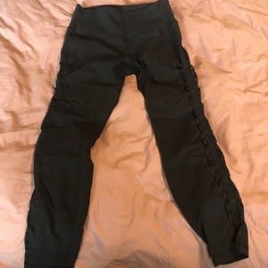 Lululemon athletica bottoms size 6
